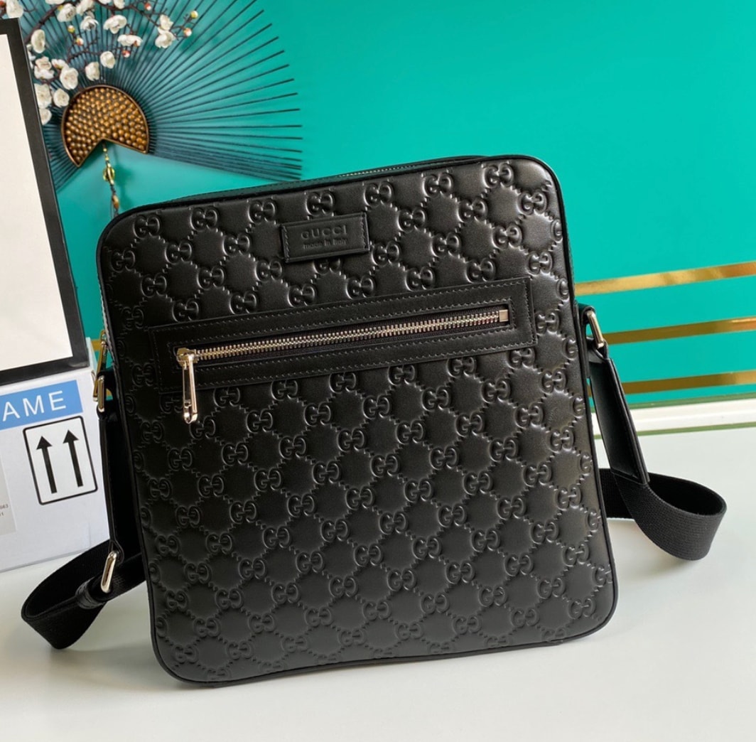 Gucci GG Embossed Messenger Negro — vista principal