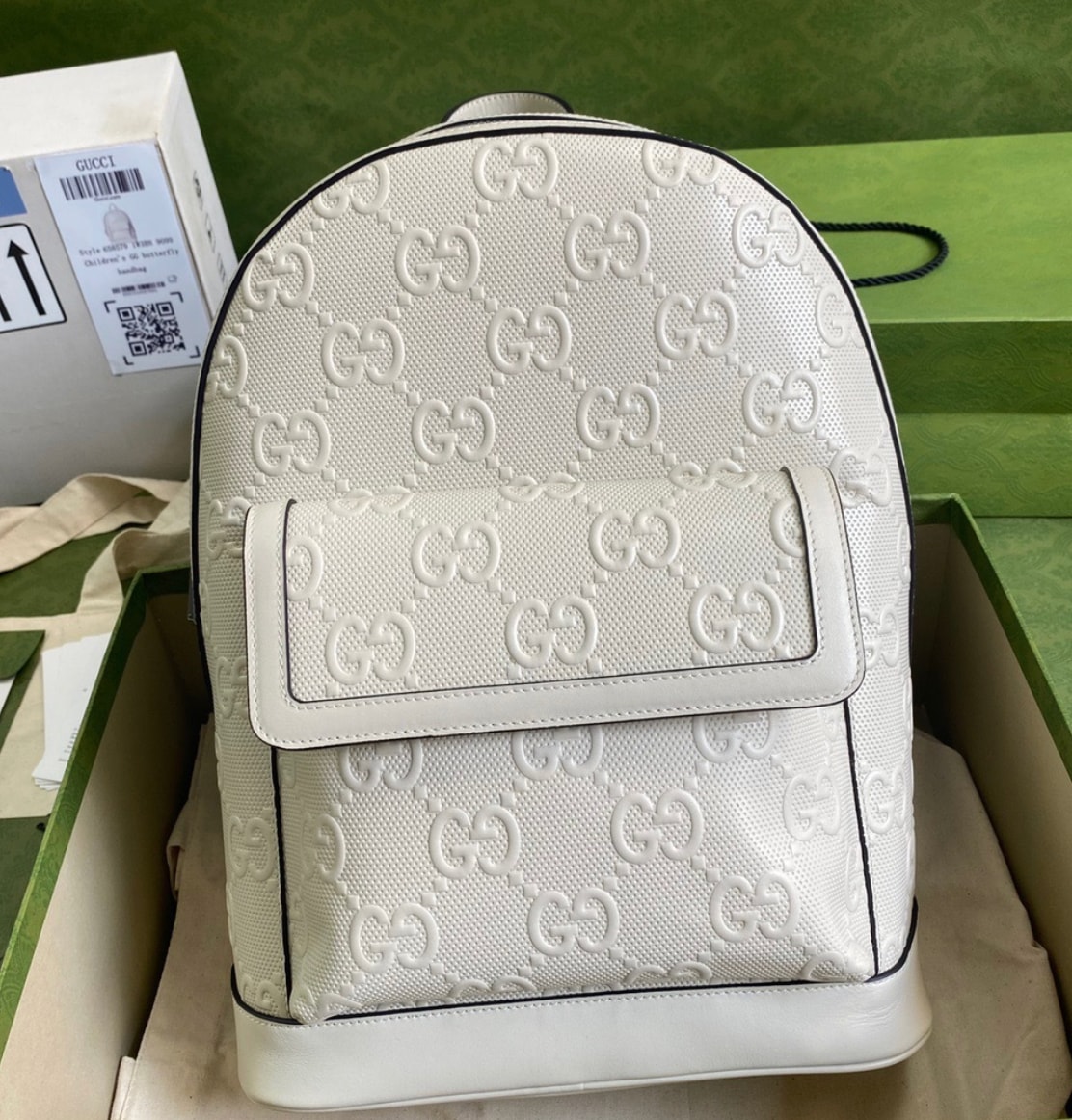 Gucci GG Embossed Zip Backpack Blanco — vista principal