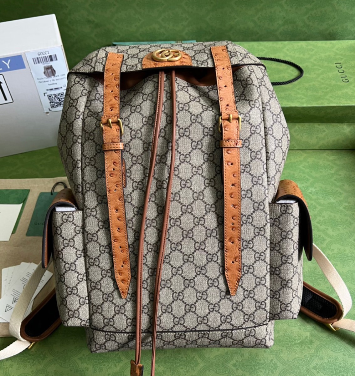 Gucci GG Supreme Cuoio Flap Backpack — vista principal