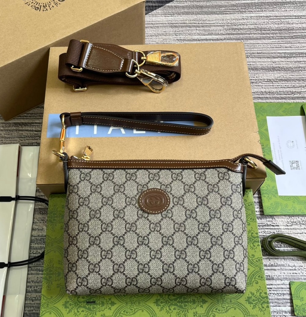 Gucci GG Supreme Flat Crossbody — vista principal