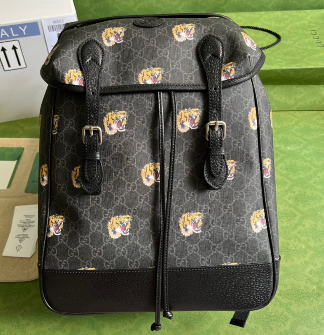 Gucci GG Supreme Tiger Backpack — vista principal