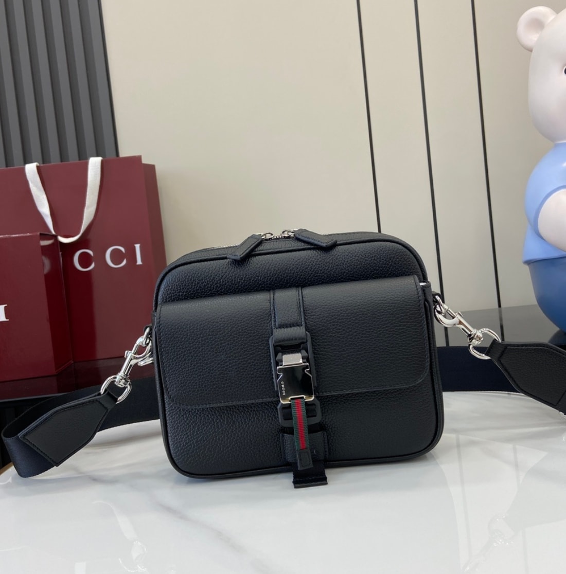 Gucci Web Leather Camera Bag Negro — vista principal