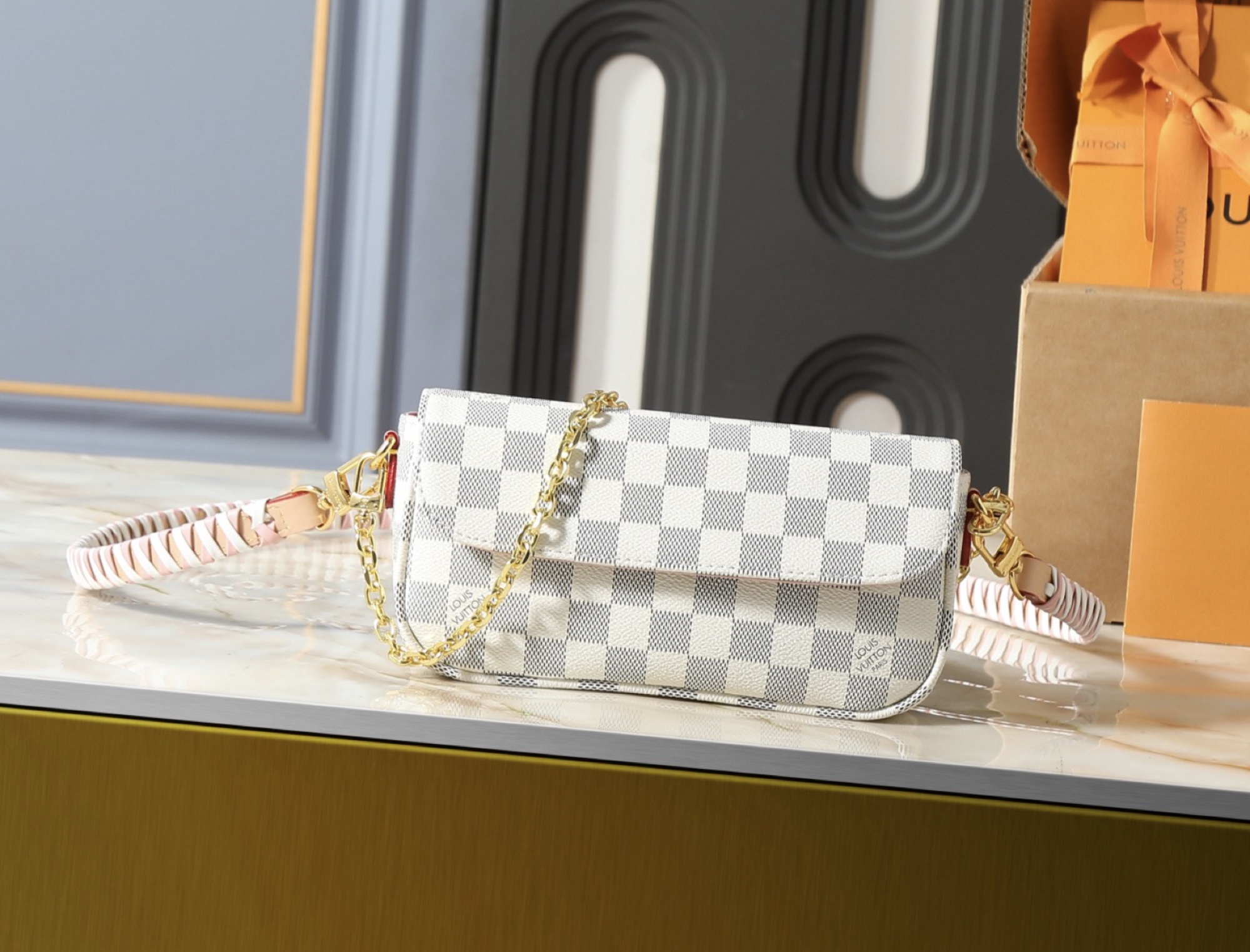 Louis Vuitton Azur Tressé — vista principal