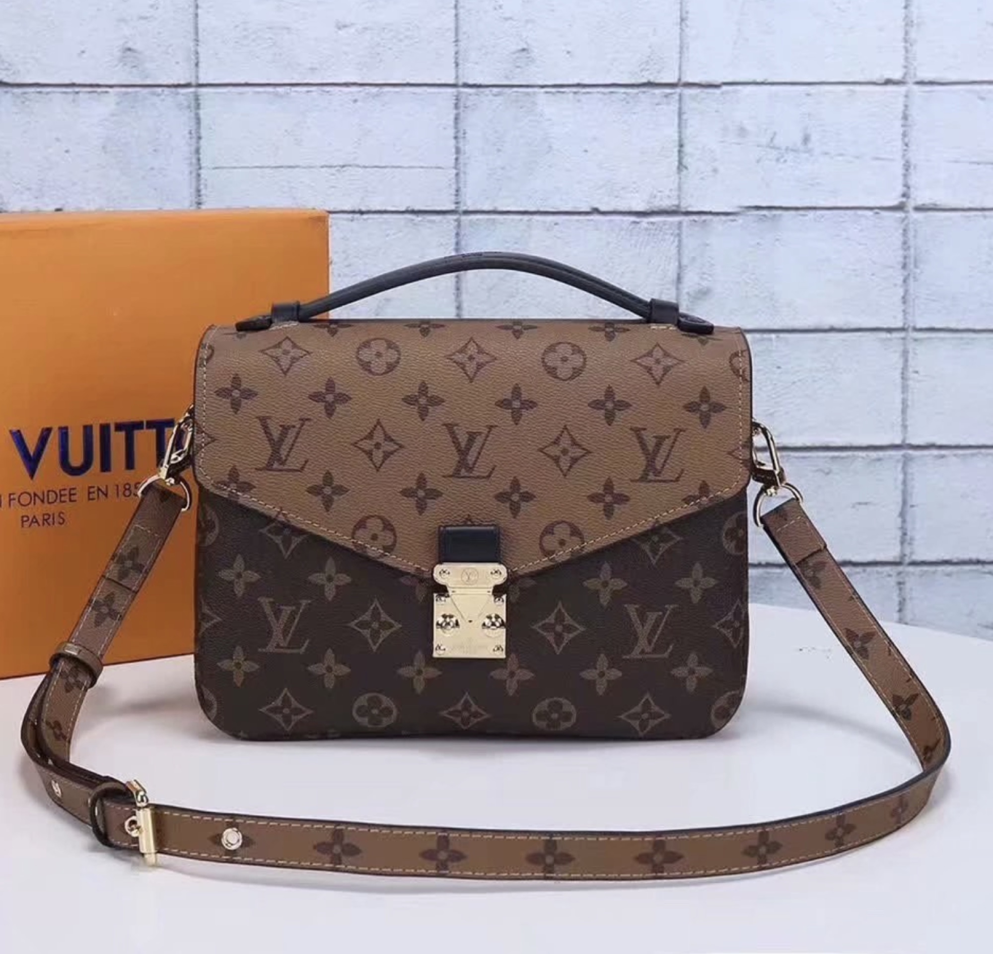 Louis Vuitton Pochette Métis — vista principal
