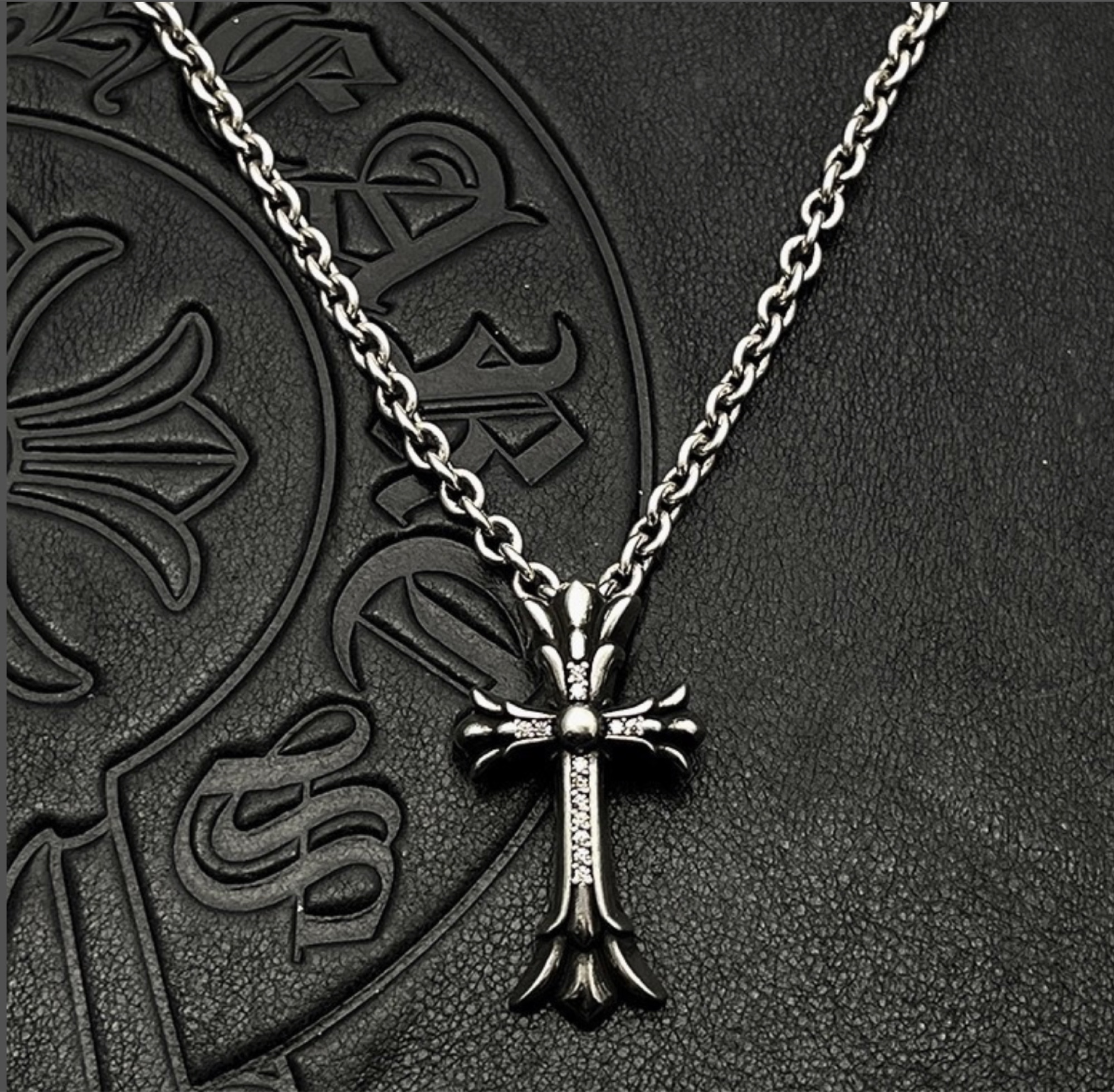 Chrome Hearts Cross Pendant Necklace — vista principal