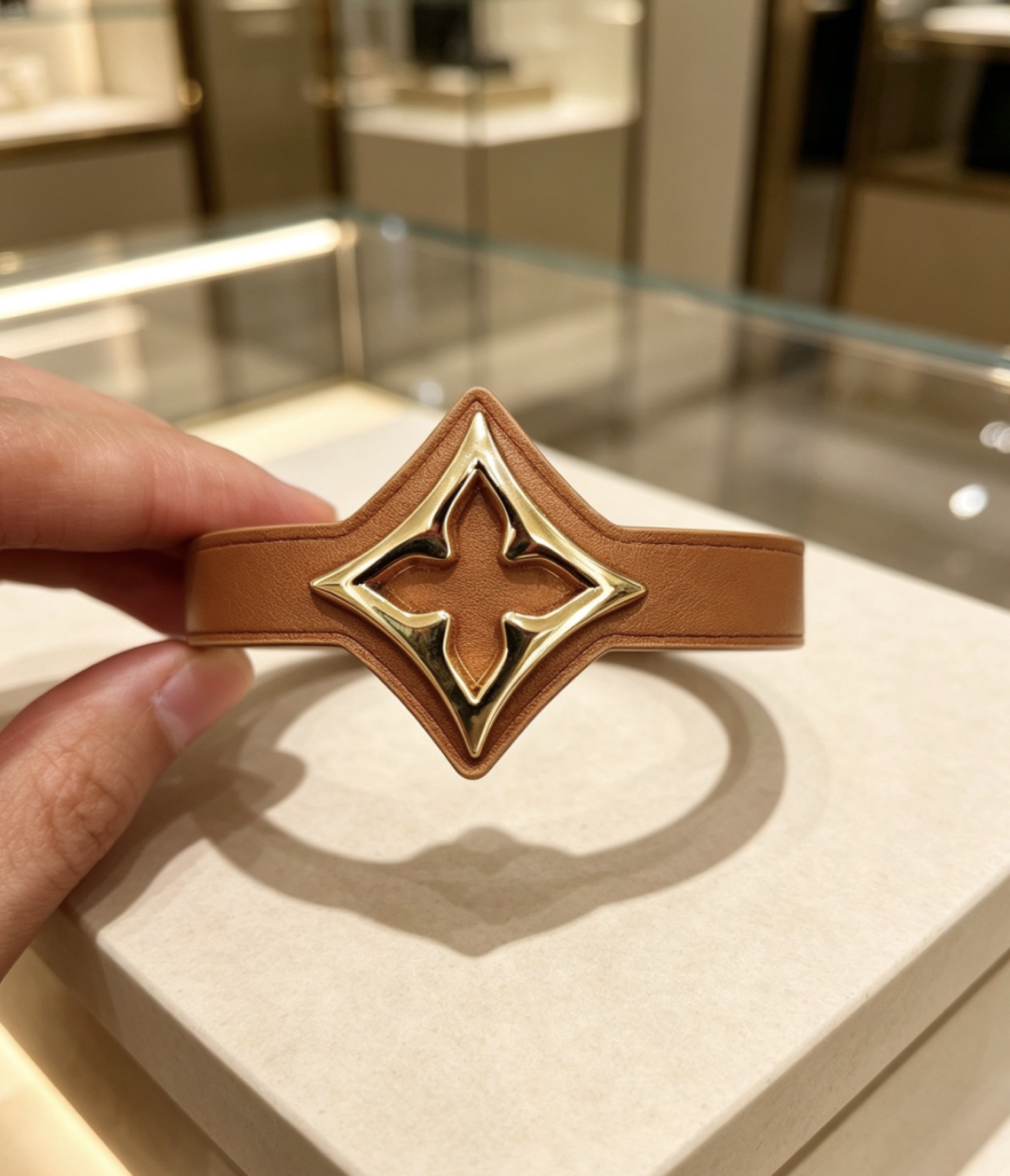 Louis Vuitton Blossom Cuff — vista principal