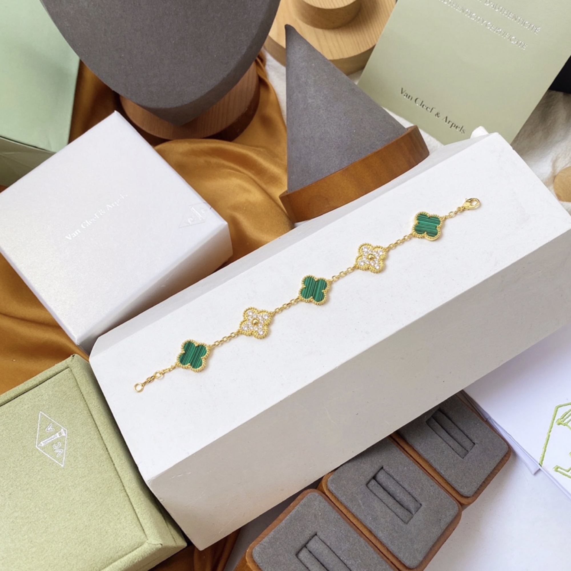 Van Cleef & Arpels Alhambra Bracelet Verde — vista principal