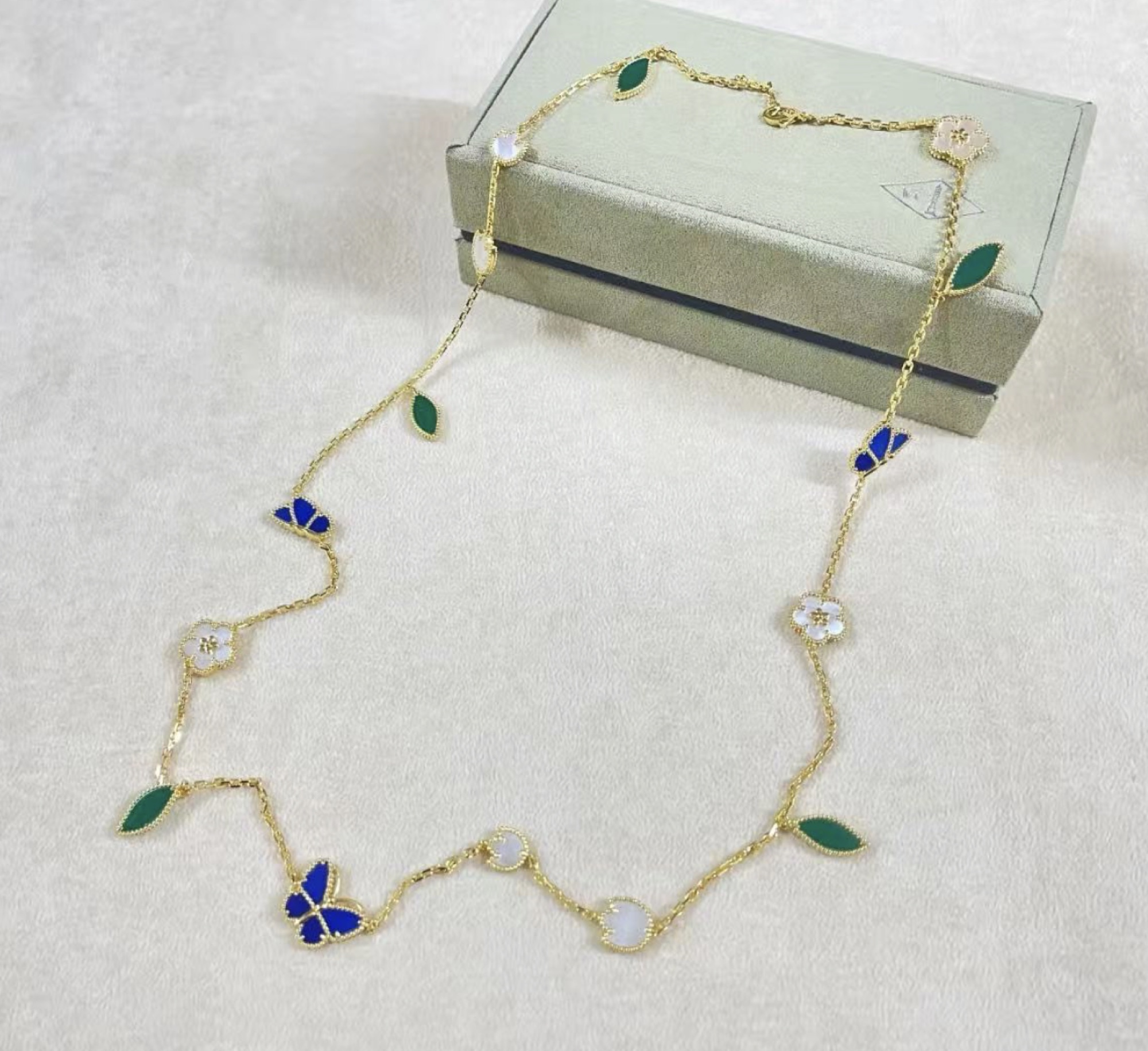 Van Cleef & Arpels Papillon Necklace — vista principal
