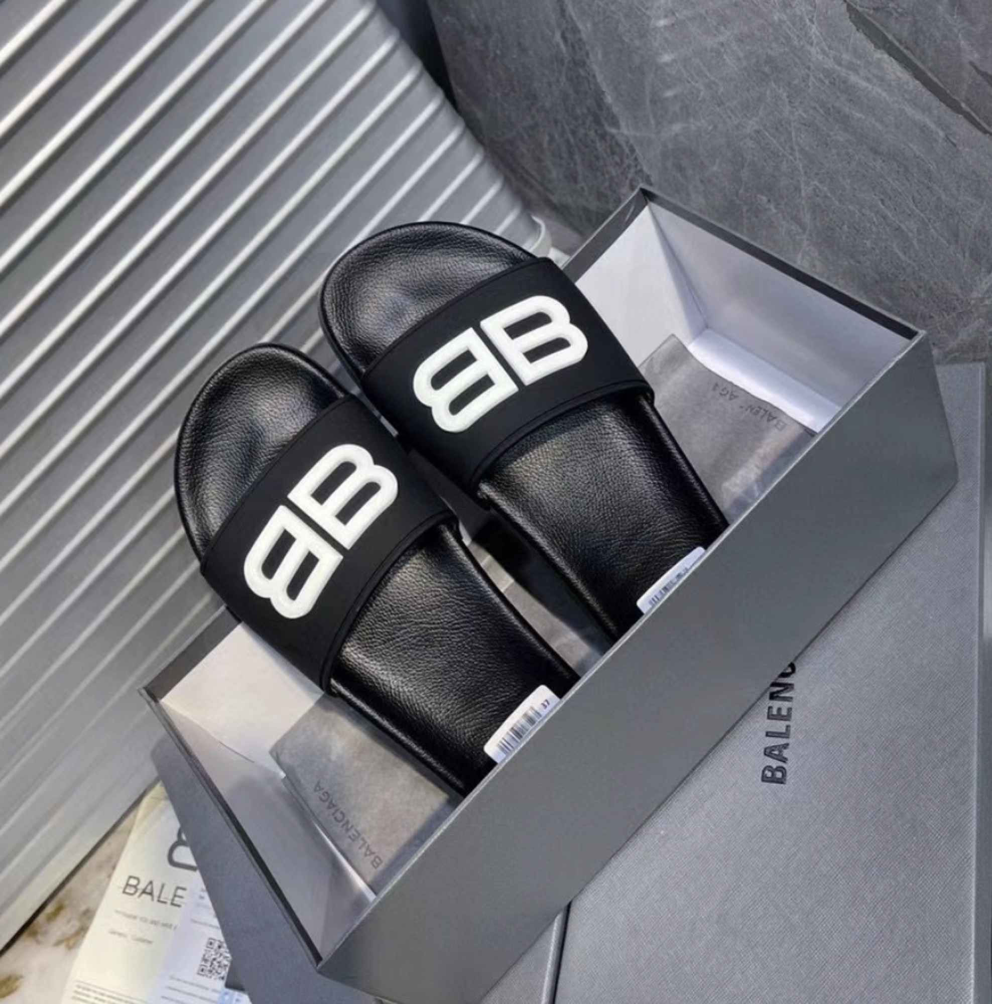 Balenciaga BB Logo Slide — vista principal