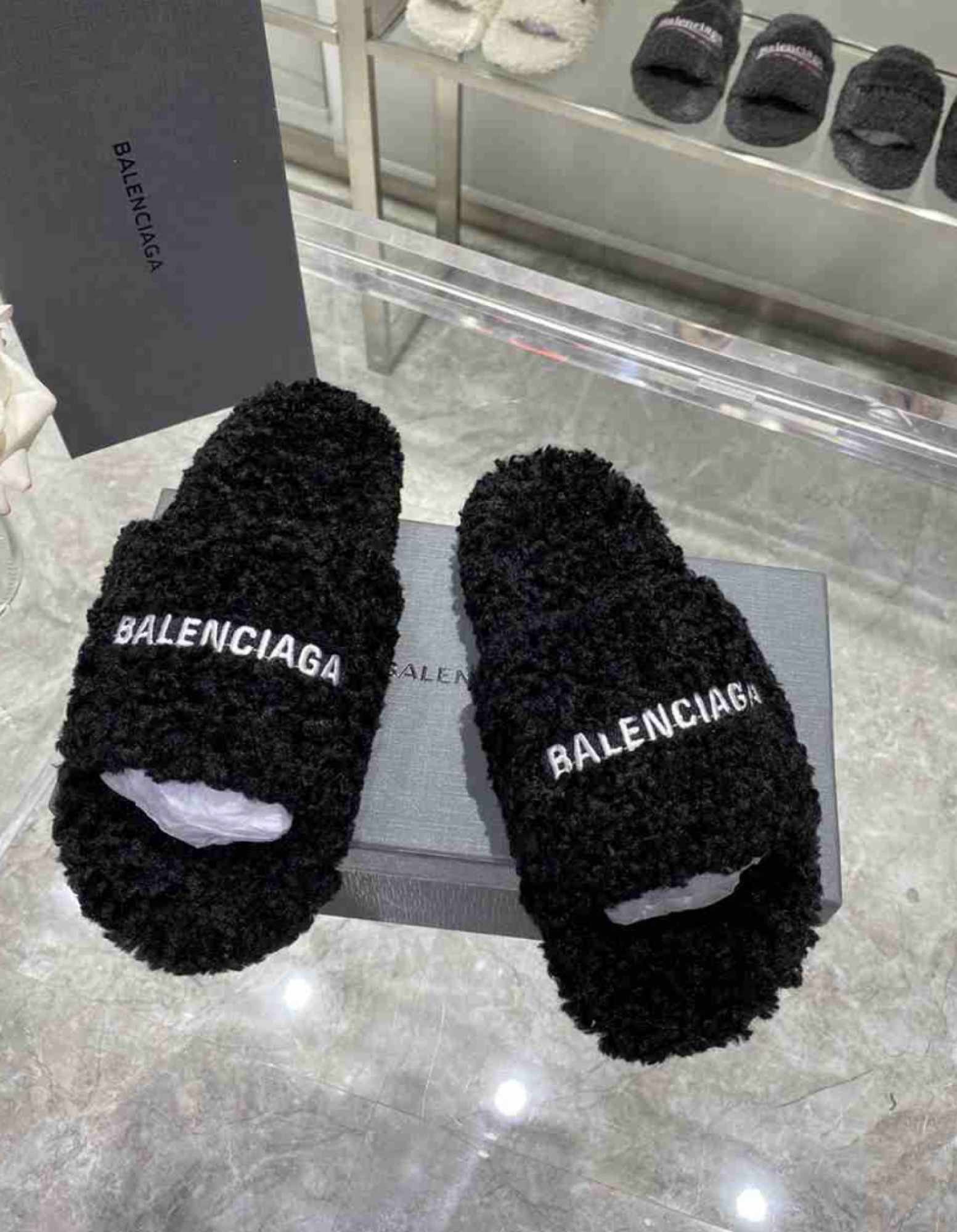 Balenciaga Teddy Slide — vista principal