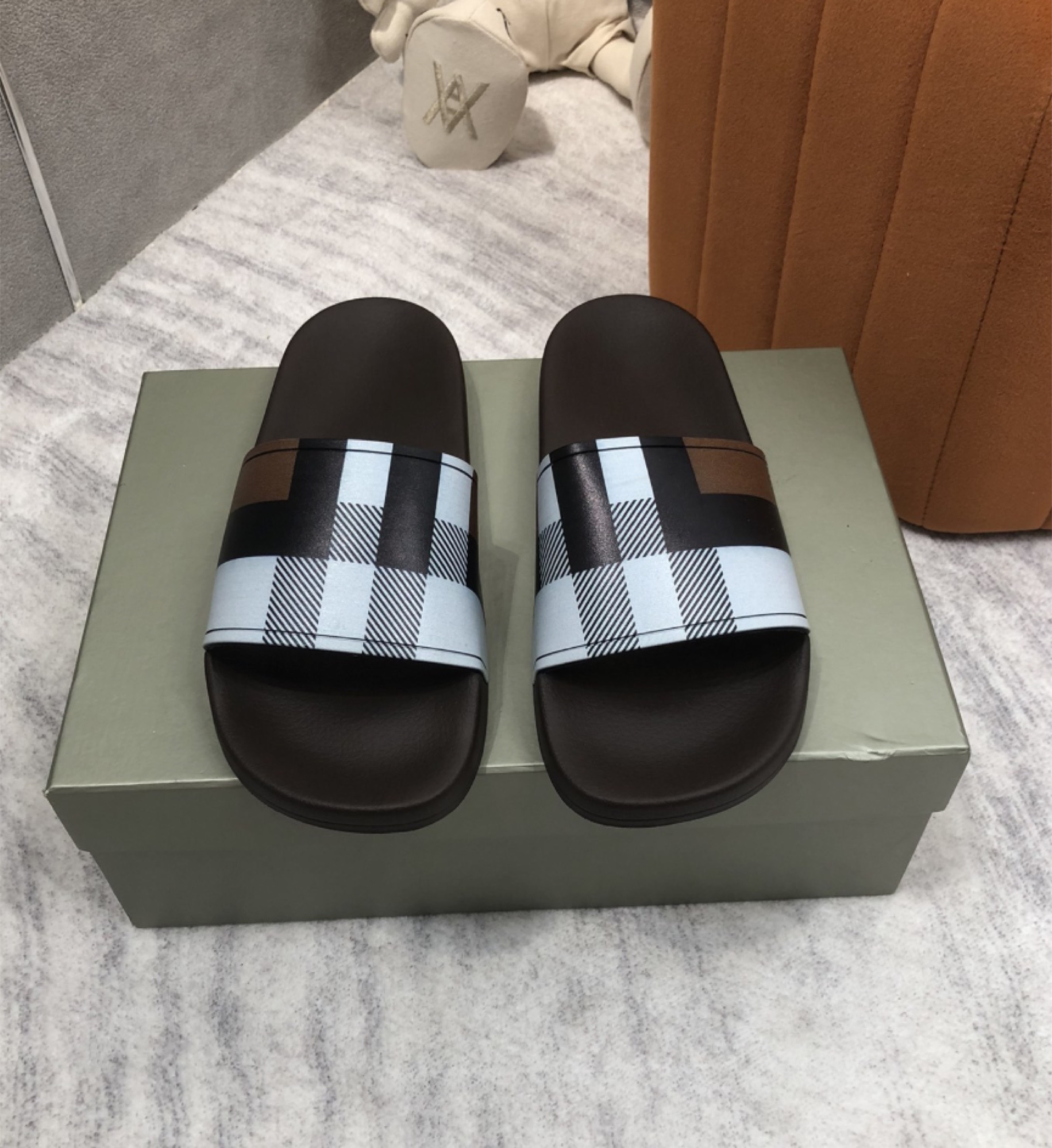 Burberry Bloomsbury Slide — vista principal