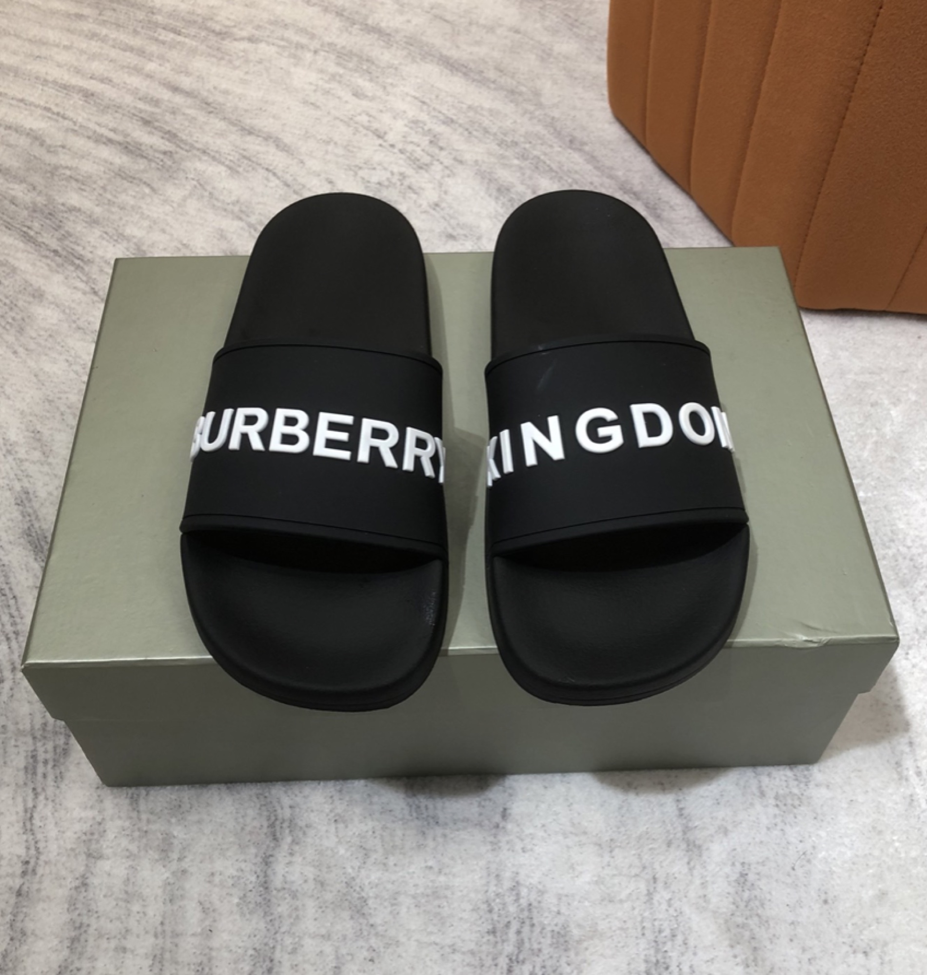 Burberry Kingdom Slide Black — vista principal