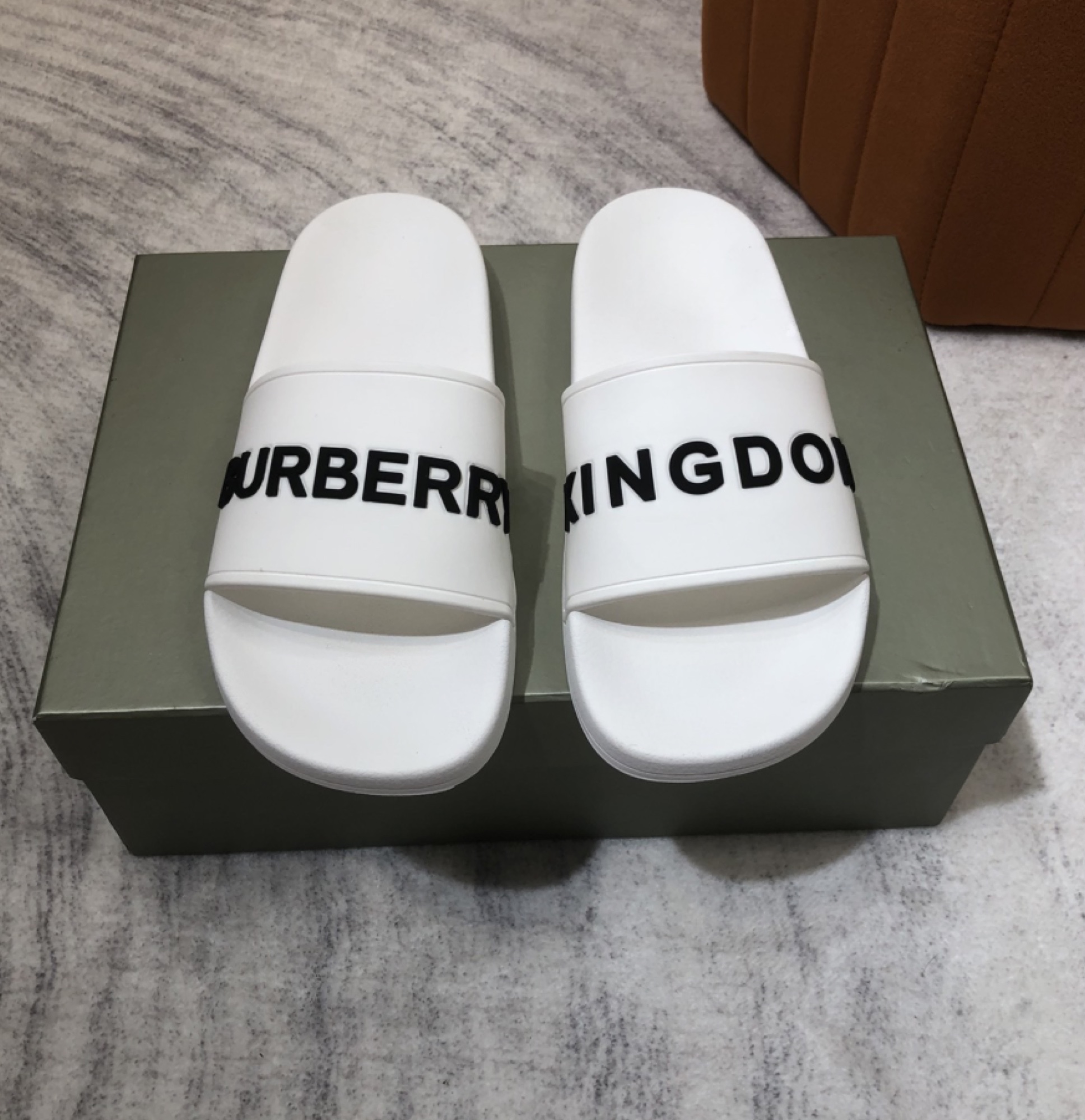 Burberry Kingdom Slide White — vista principal