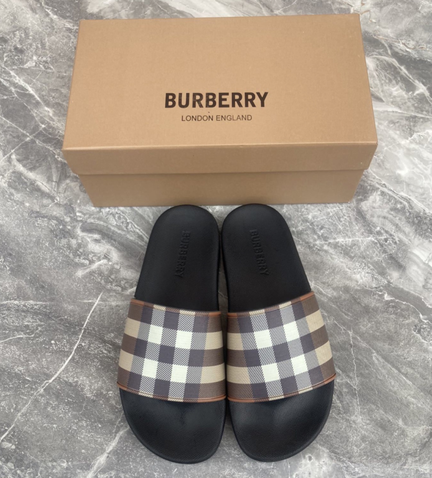 Burberry Knightsbridge Slide — vista principal