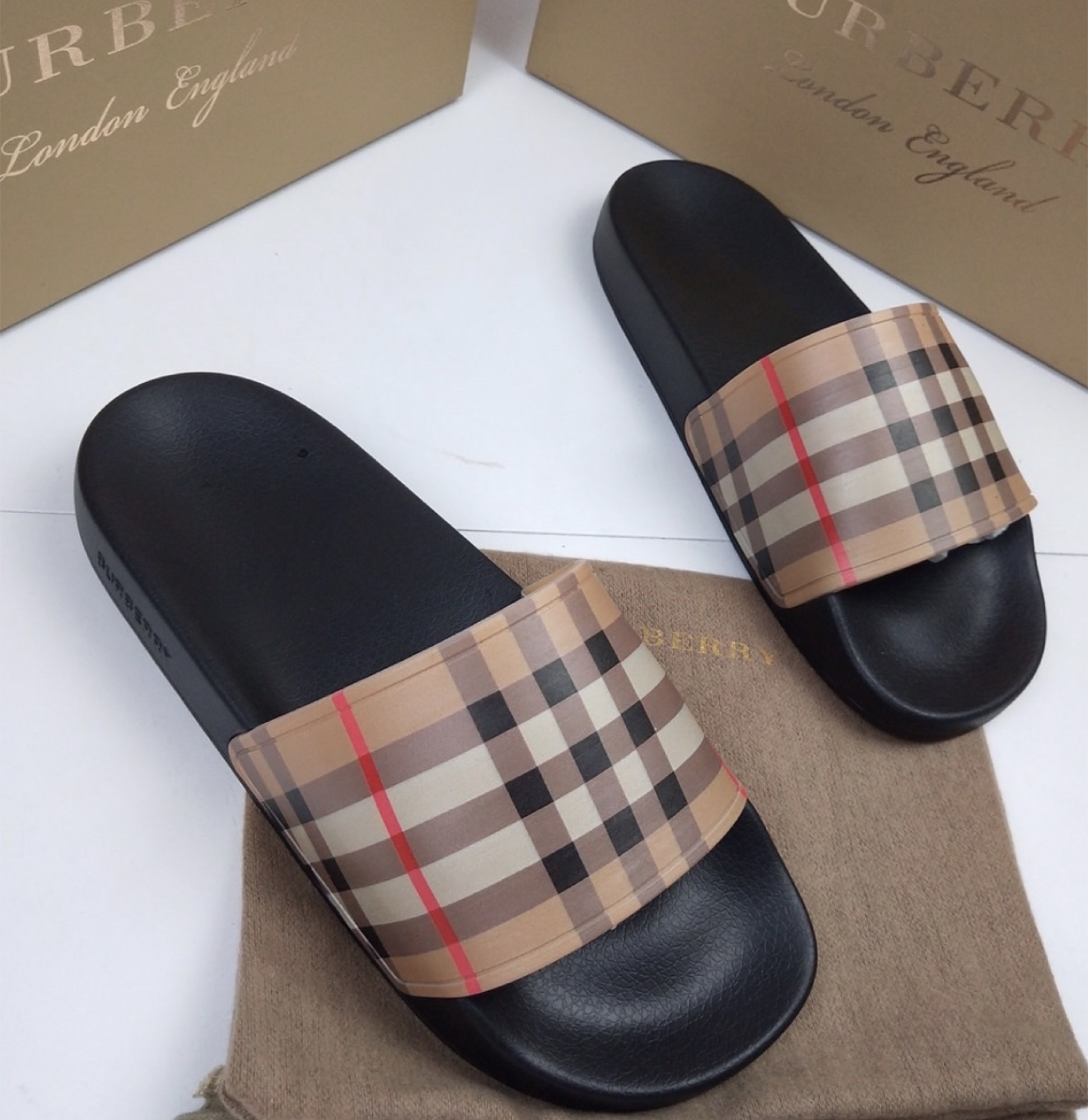 Burberry Savile Slide — vista principal