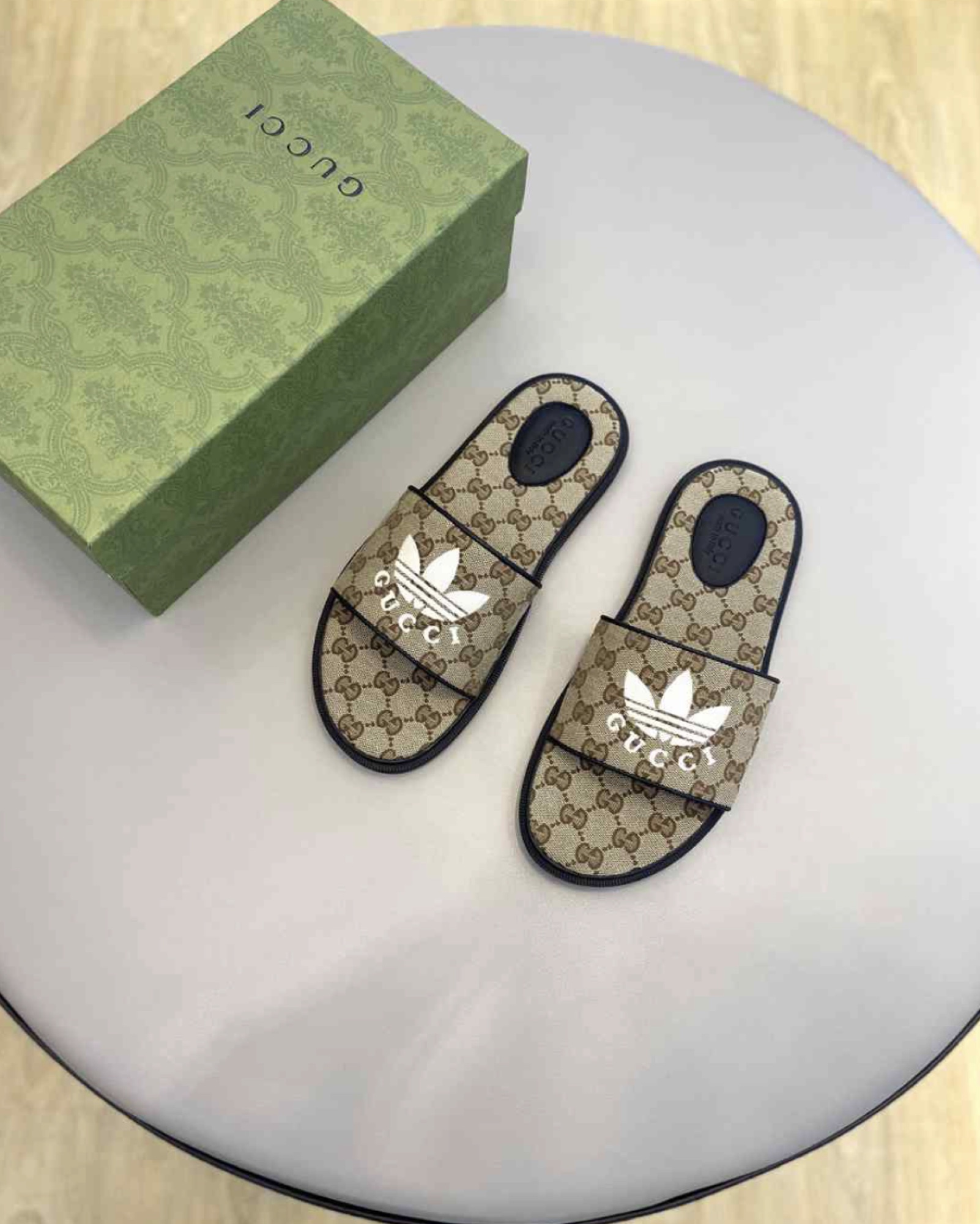 Gucci Adidas GG Slide — vista principal