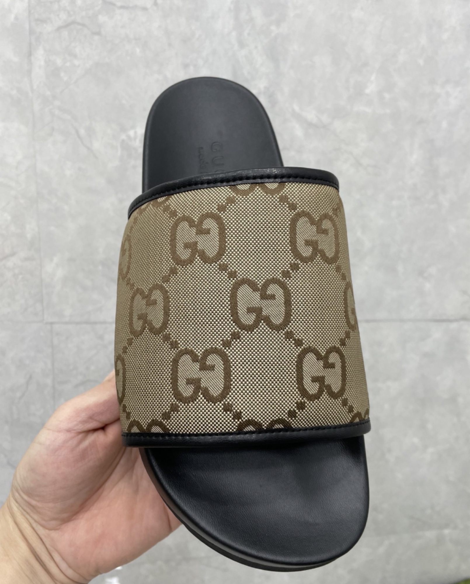 Gucci Maxi GG Slide — vista principal