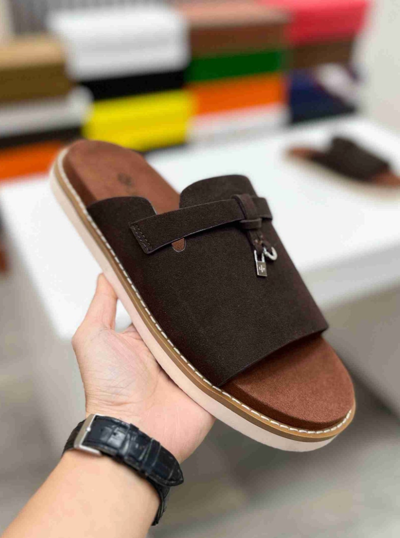 Loro Piana Suede Charm Slide Brown — vista principal