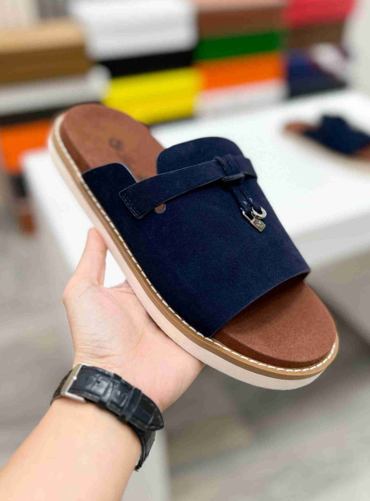 Loro Piana Suede Charm Slide Navy — vista principal