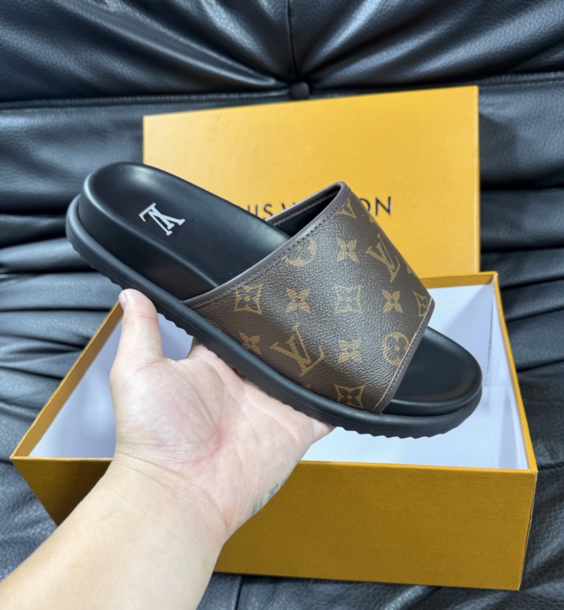 Louis Vuitton Heritage Slide — vista principal
