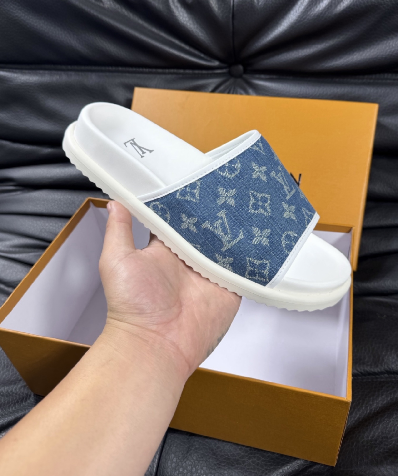 Louis Vuitton Indigo Slide — vista principal
