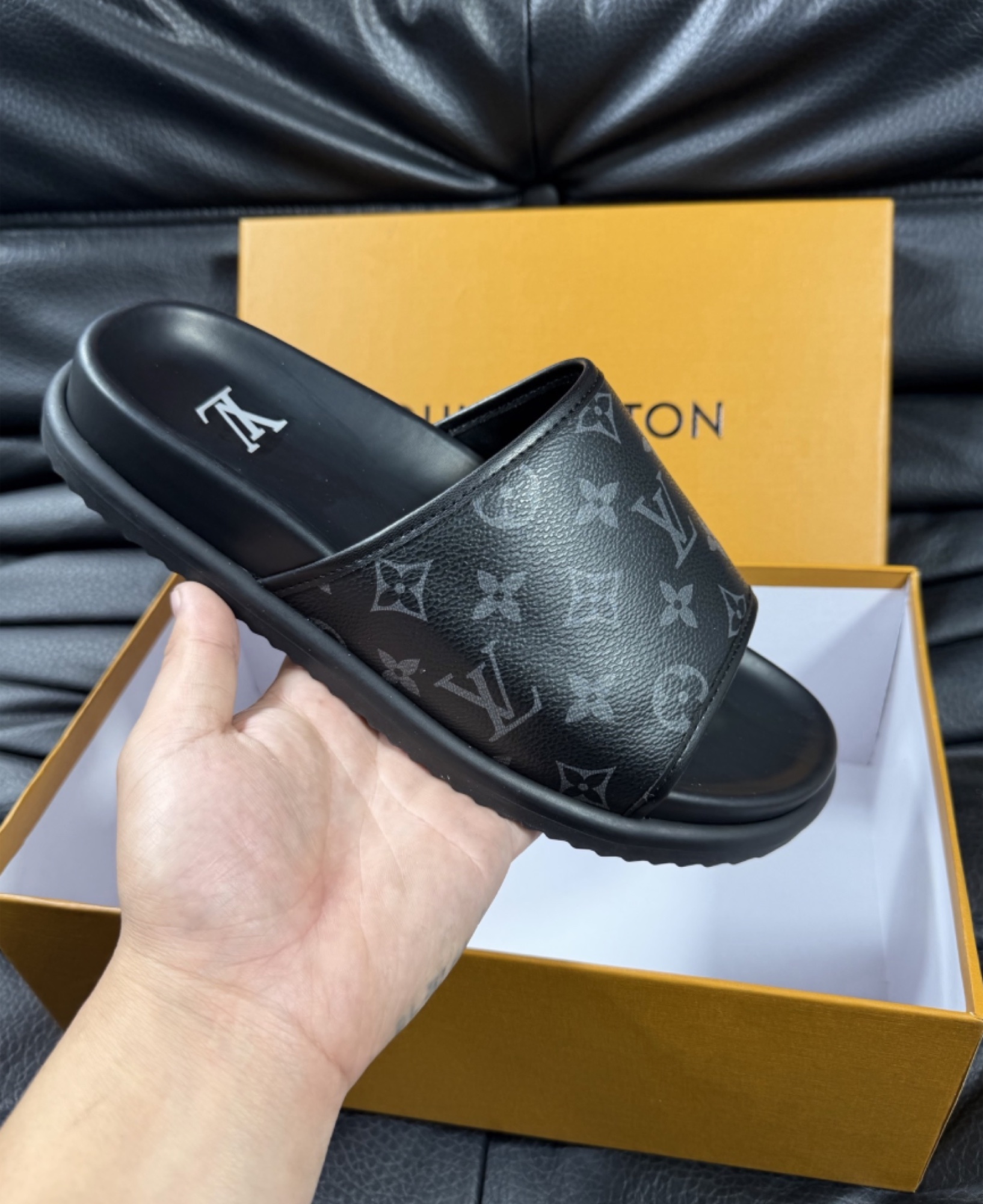 Louis Vuitton Nocturne Slide — vista principal