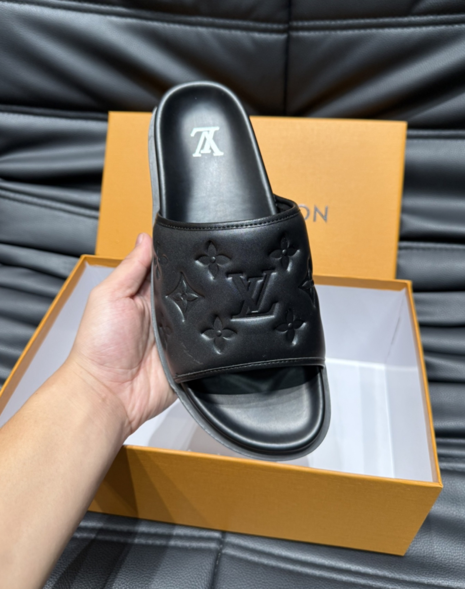 Louis Vuitton Ombre Slide — vista principal