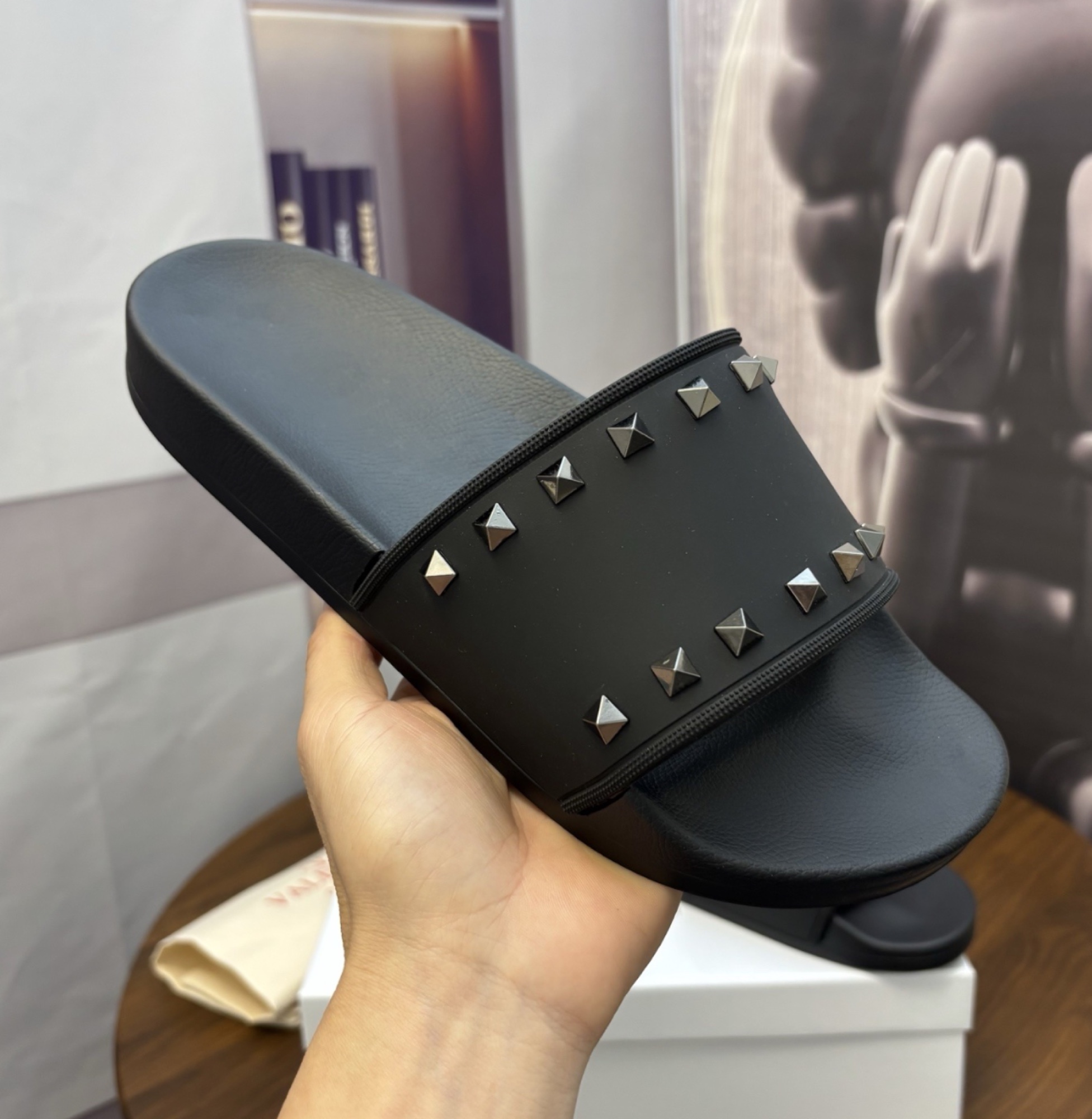 Valentino Rockstud Slide — vista principal