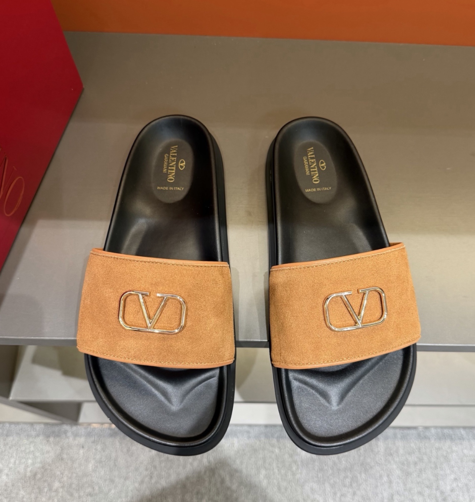 Valentino VLogo Slide Camel — vista principal