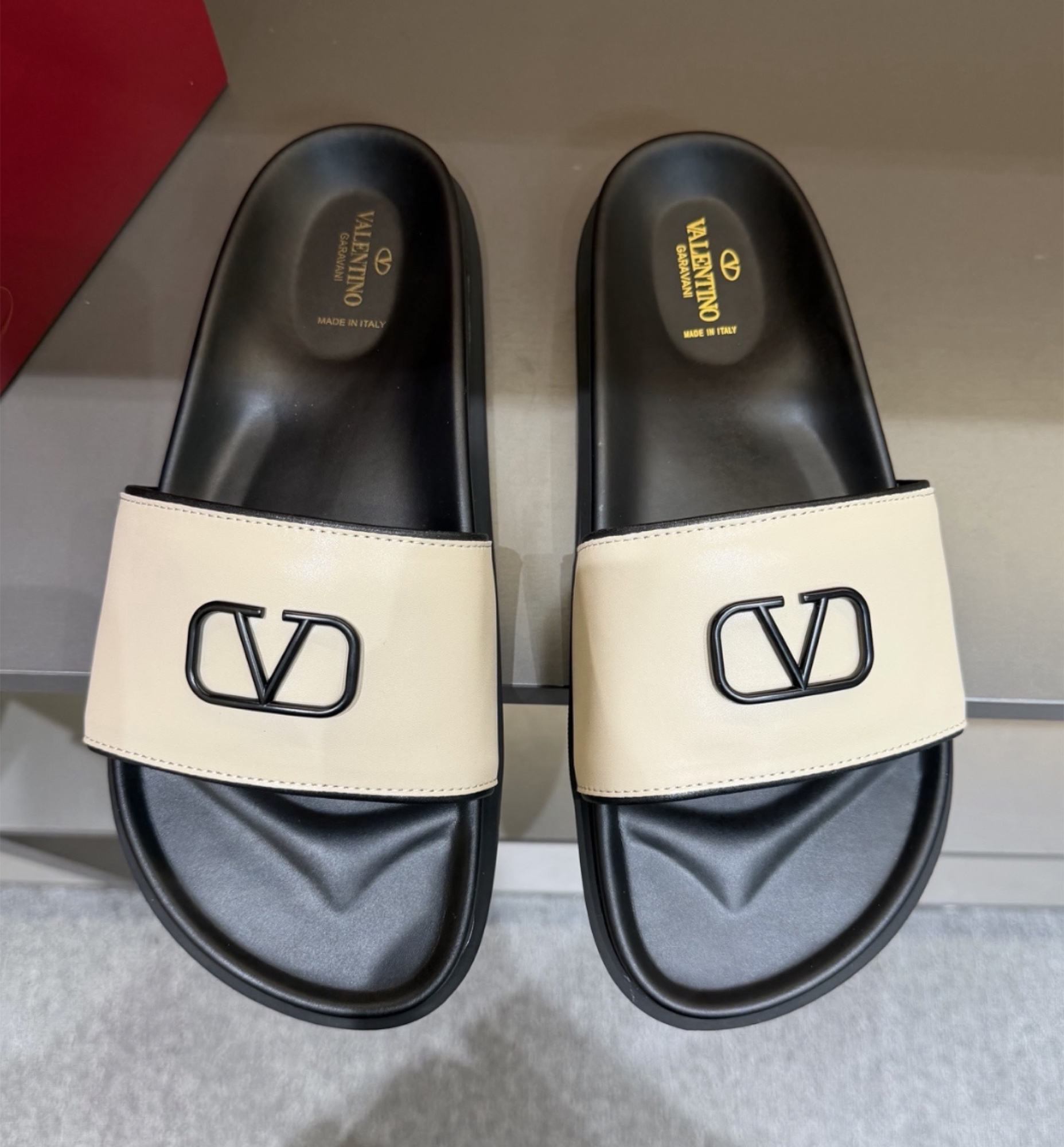 Valentino VLogo Slide Ivory — vista principal