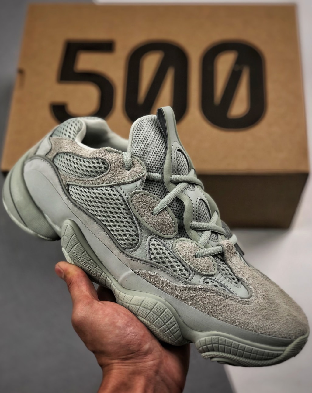Adidas Yeezy 500 Sage Grey — vista principal