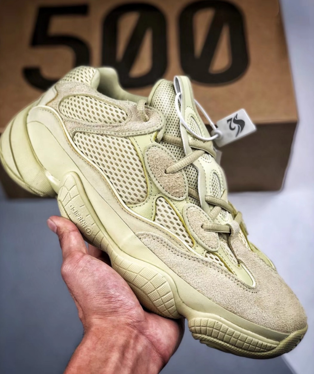 Adidas Yeezy 500 Super Moon Yellow — vista principal