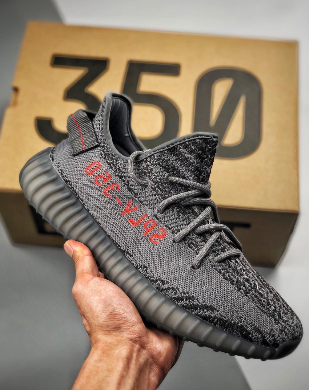 Adidas Yeezy Boost 350 V2 Beluga 2.0 — vista principal