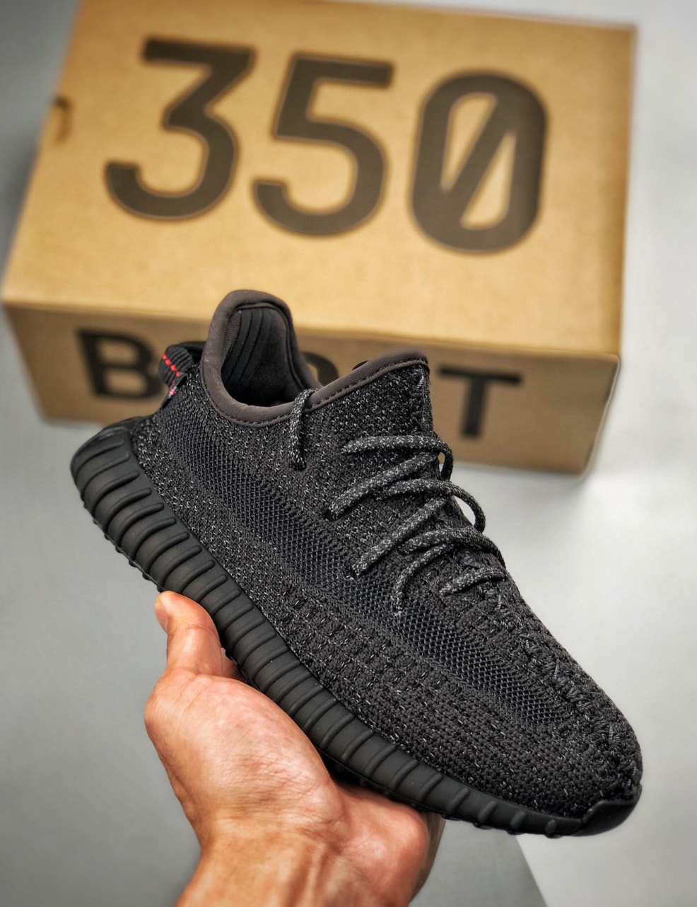 Adidas Yeezy Boost 350 V2 Black Tonal — vista principal