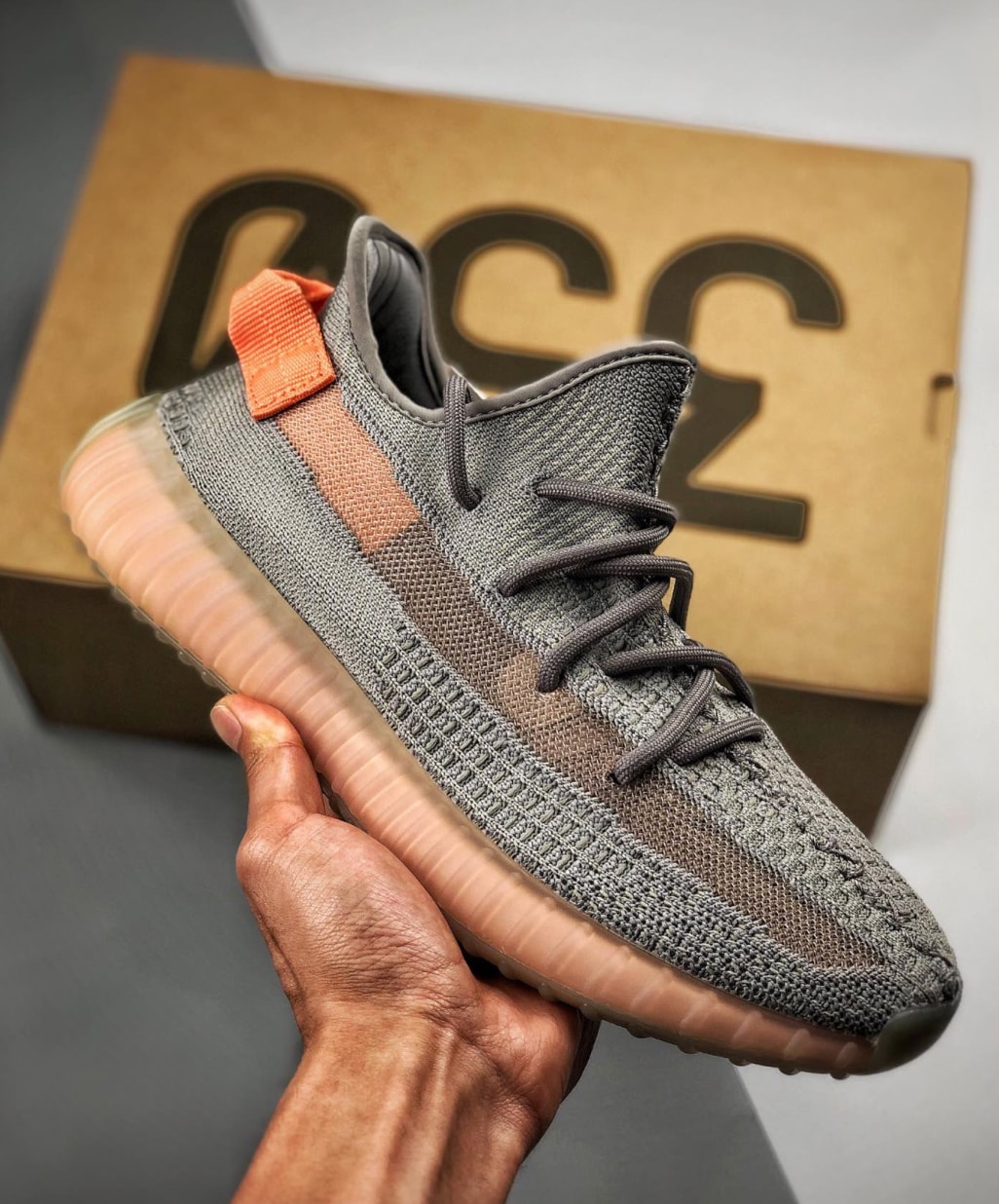 Adidas Yeezy Boost 350 V2 Grey Orange — vista principal