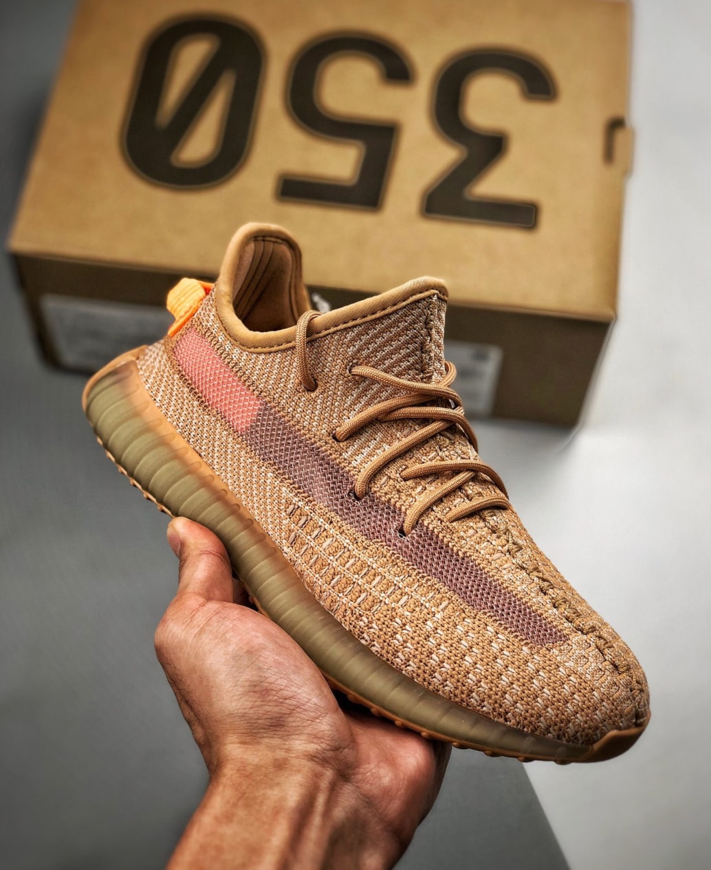 Adidas Yeezy Boost 350 V2 Sand Tan — vista principal