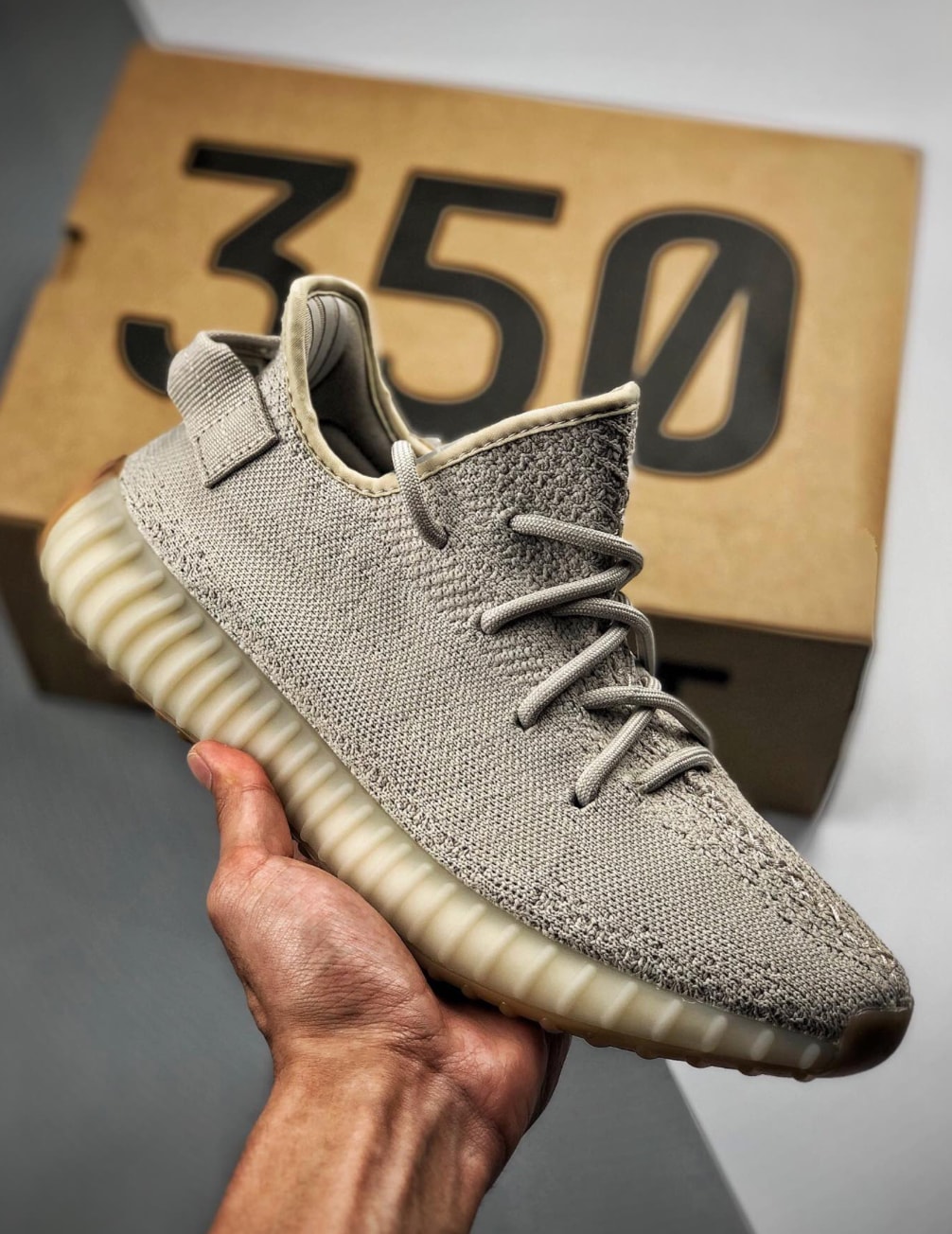 Adidas Yeezy Boost 350 V2 Sesame — vista principal