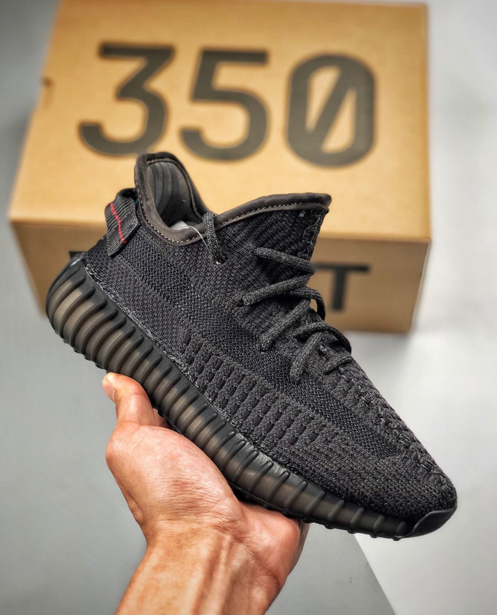 Adidas Yeezy Boost 350 V2 Triple Black — vista principal