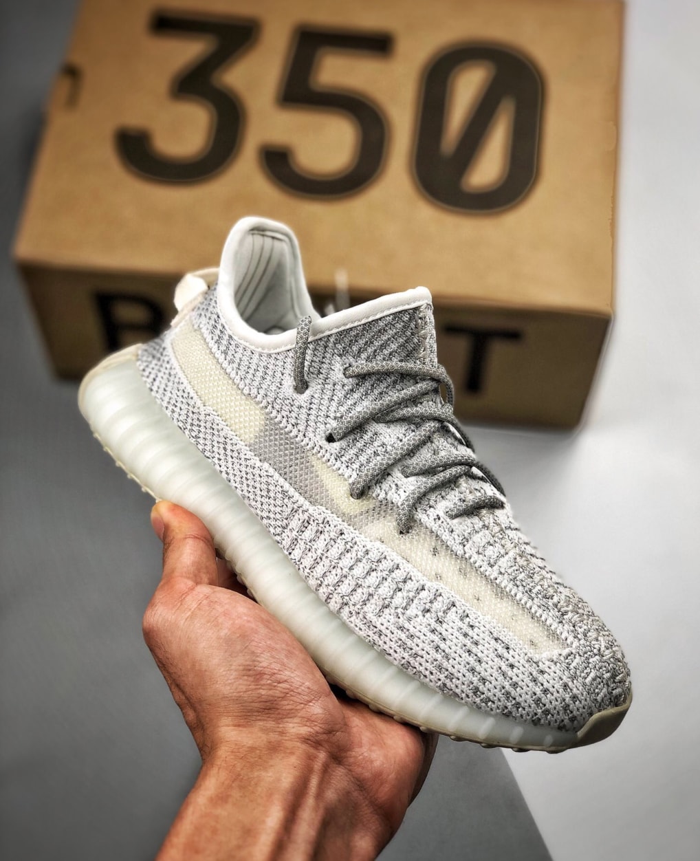 Adidas Yeezy Boost 350 V2 White Grey — vista principal