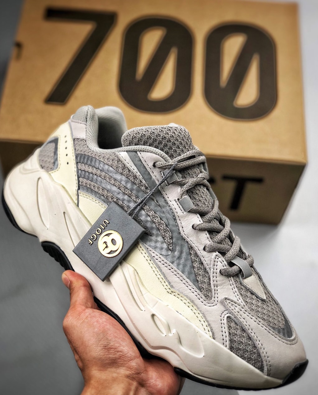 Adidas Yeezy Boost 700 V2 Static — vista principal