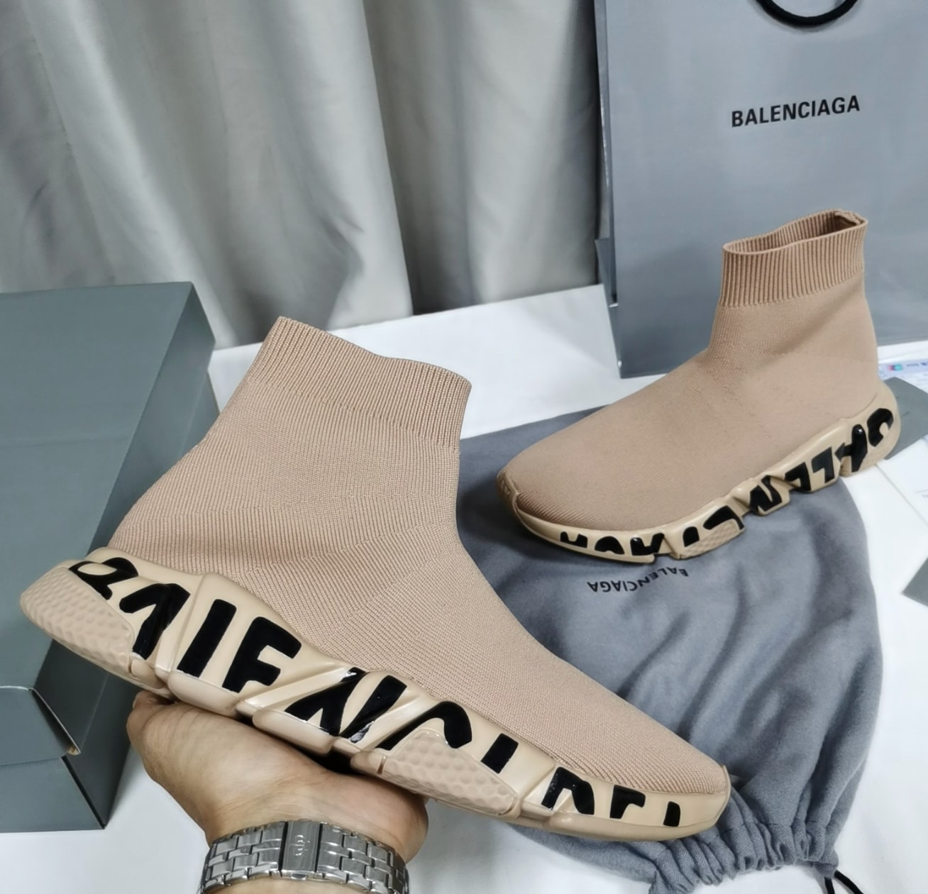 Balenciaga Speed 2.0 Beige Graffiti Sole — vista principal