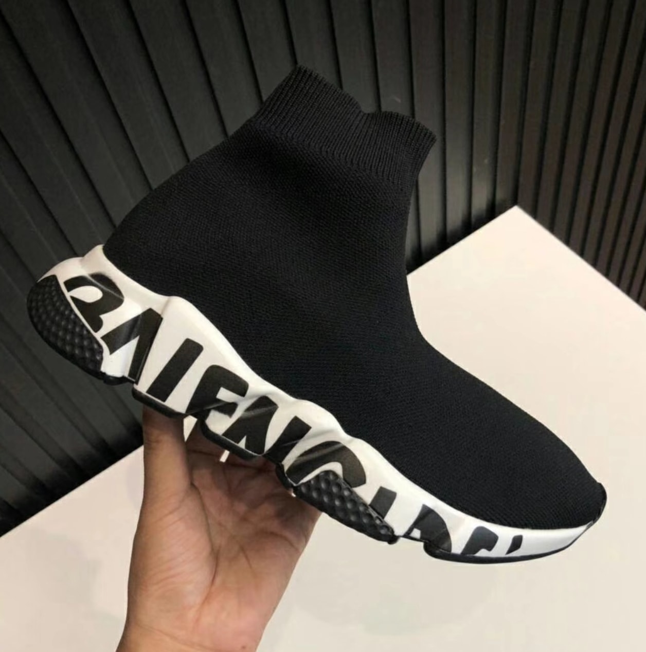 Balenciaga Speed 2.0 Graffiti Bold Black — vista principal