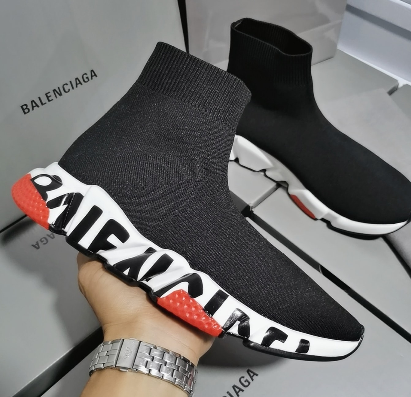 Balenciaga Speed 2.0 Graffiti Red — vista principal