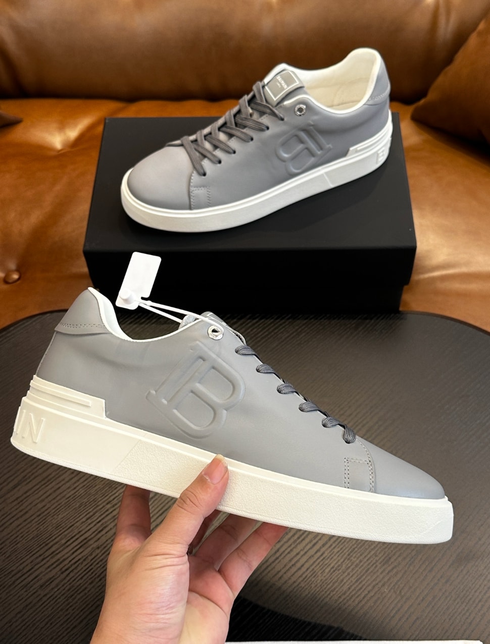 Balmain B-Court Embossed Logo Sneakers Grey — vista principal