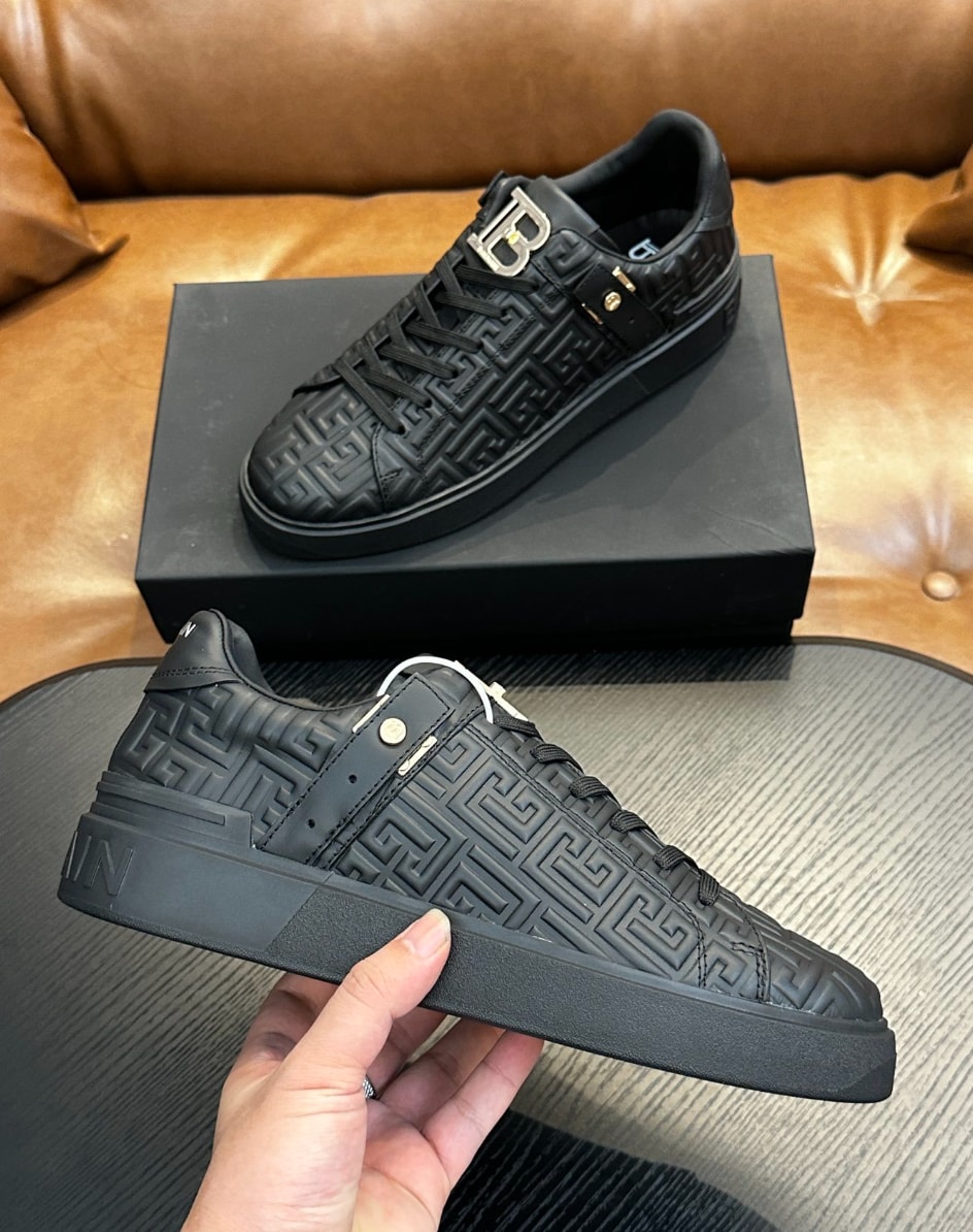 Balmain B-Court Embossed Monogram Sneakers Black — vista principal
