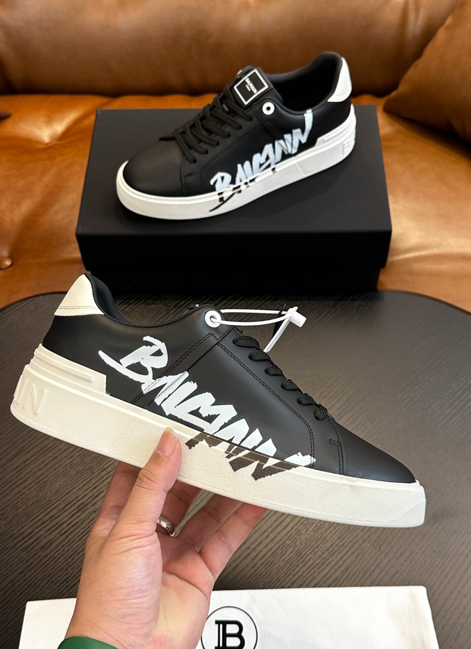 Balmain B-Court Graffiti Logo Sneakers Black — vista principal