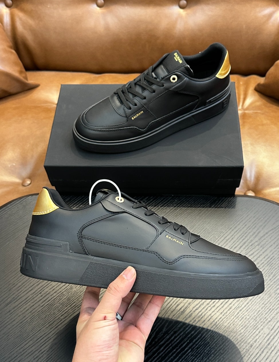 Balmain B-Court Sneakers Black Gold — vista principal