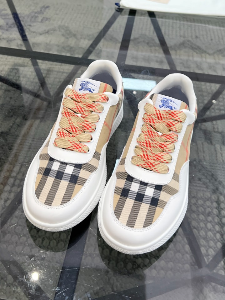 Burberry Check Leather Low-Top Sneakers Beige — vista principal