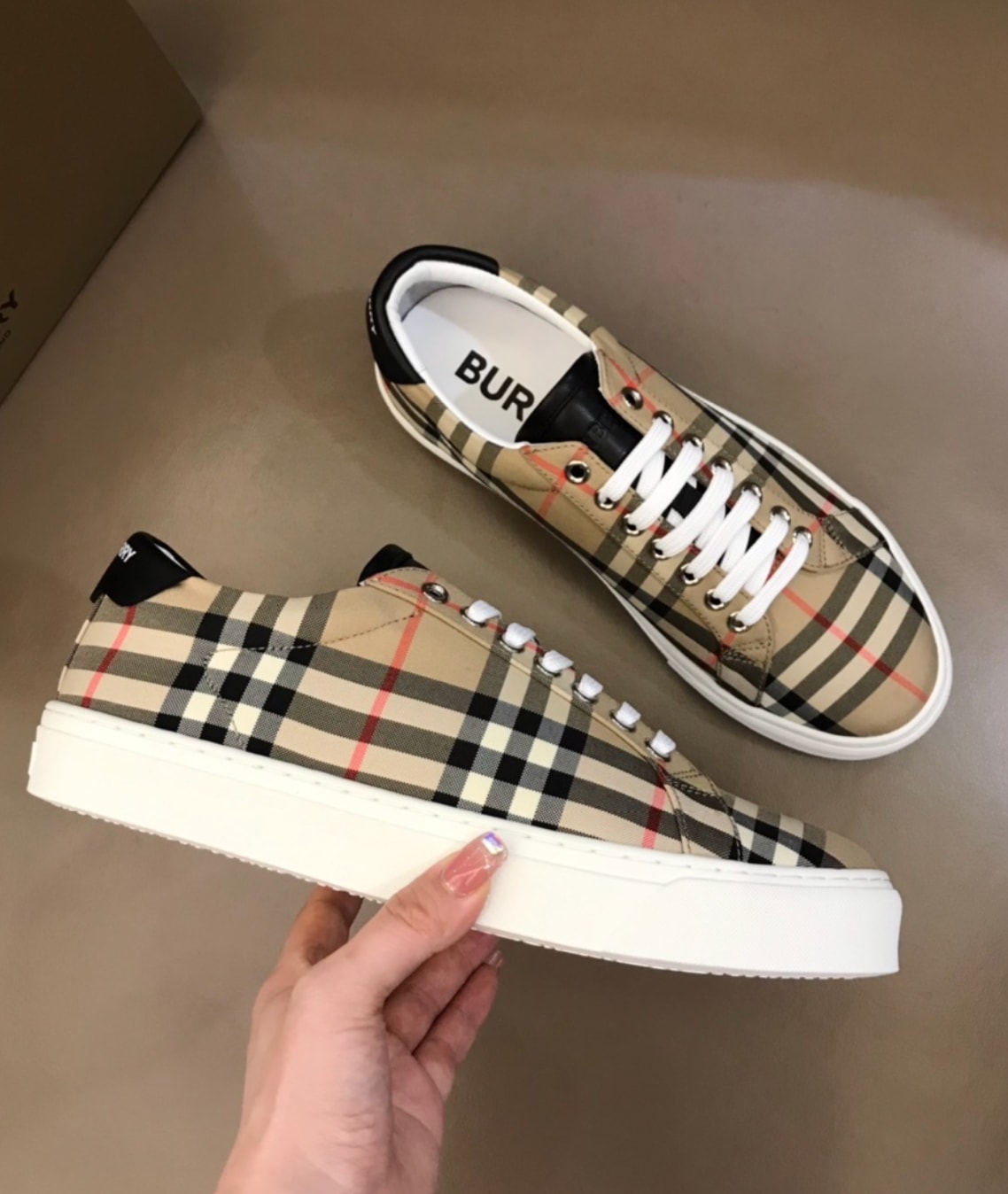 Burberry Check Low-Top Sneakers Beige — vista principal