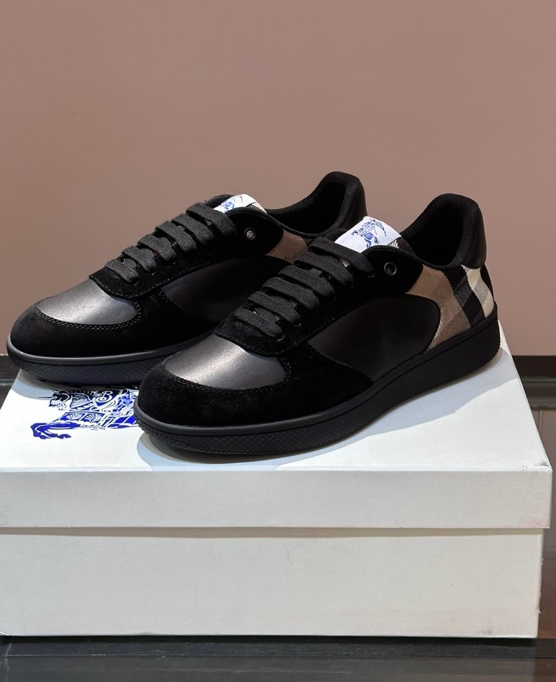 Burberry Check Suede Low-Top Sneakers Black — vista principal